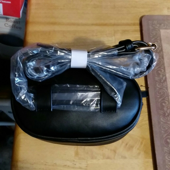 NWOT Venus belt bag. Sexy! - Picture 3 of 3